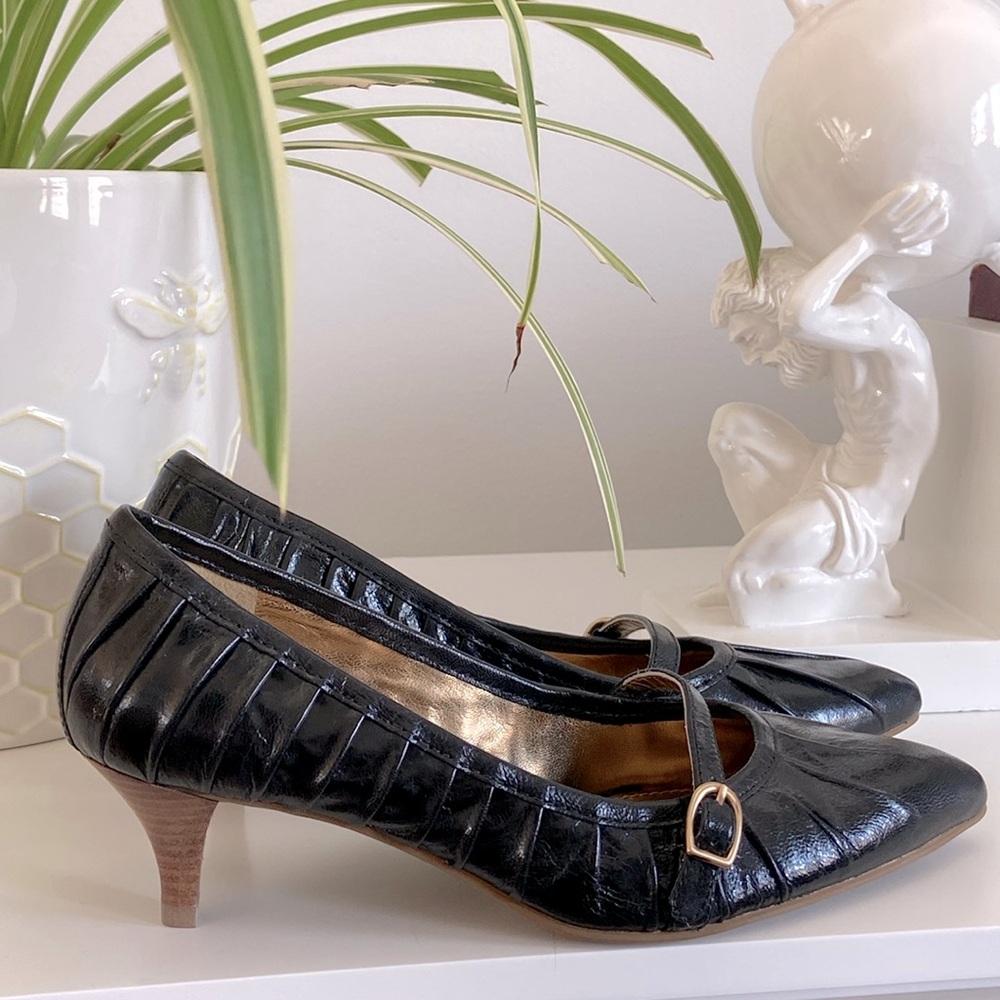Ecco Leather Kitten Heels with Gold Buckle | Size 6.5